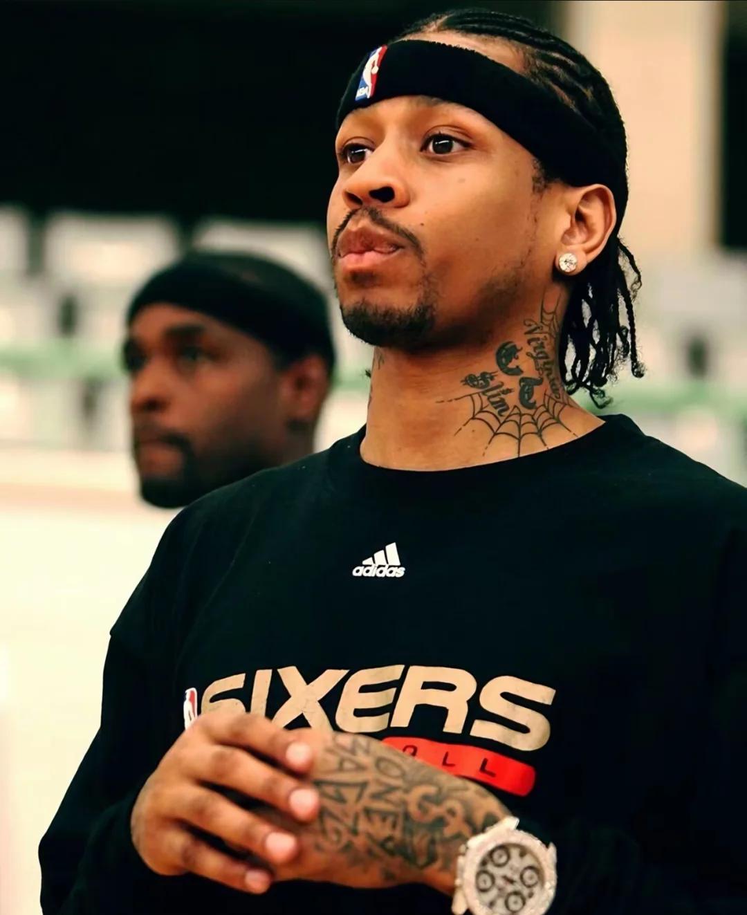 世体：埃里克-加西亚将戴面具随队出征，但弗里克不会让他首发（世体：埃里克-加西亚将戴面具随队启程，弗里克暂不安排其首发）