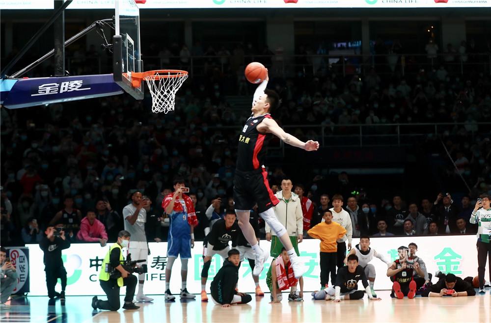 鲲城祝贺英博U21冲乙：期待小将们在中乙书写更多精彩篇章（鲲城恭贺英博U21升入中乙：期待小将们再创精彩篇章）