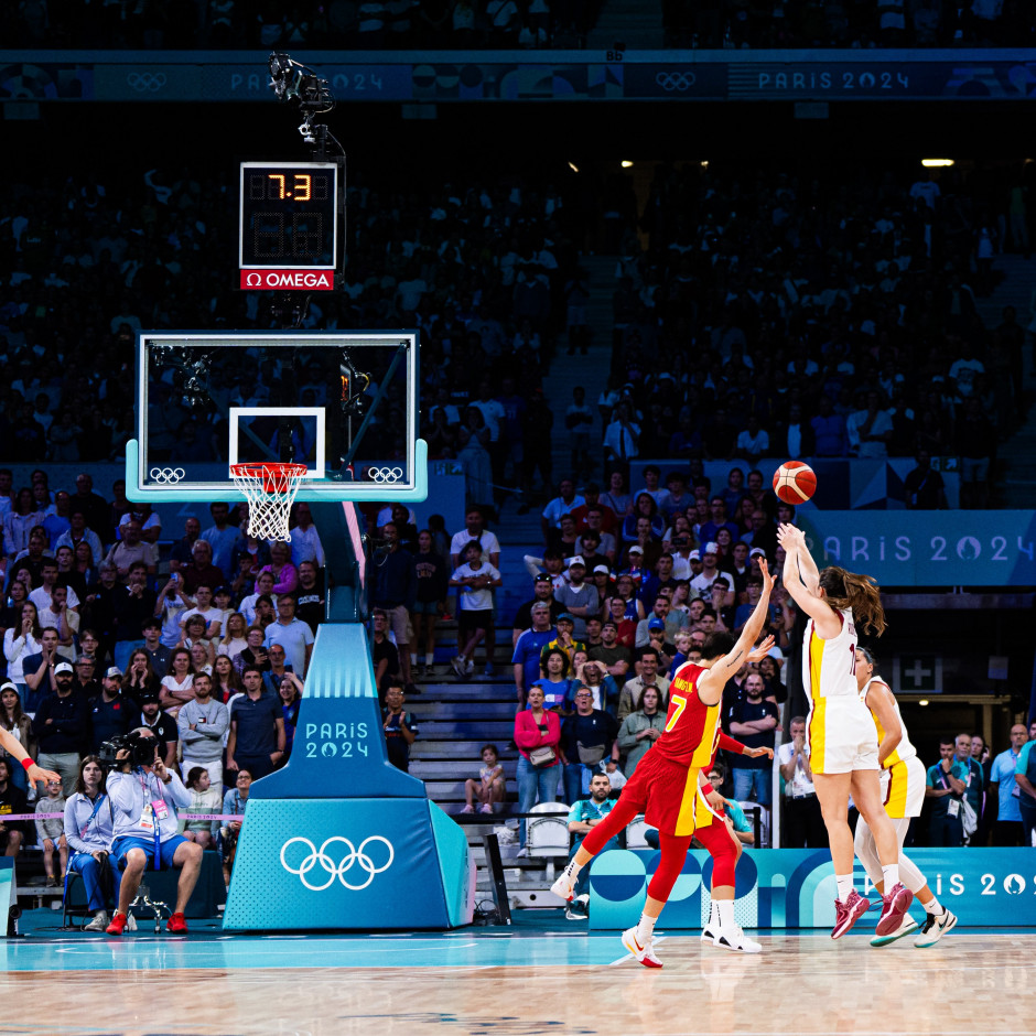 梅西与穆勒再聚首，美职联总决赛对决历史宿命。（梅西再逢穆勒，美职联总决赛上演宿命之战）