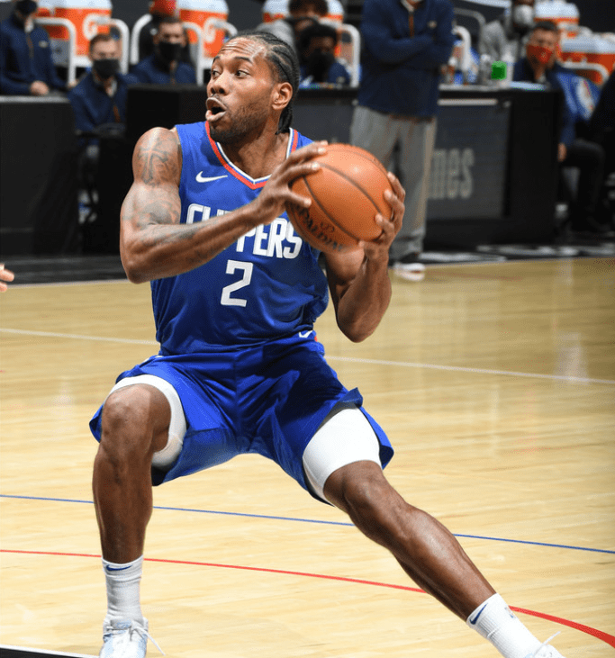 C罗本世纪左脚进球数位列第五，也是前十中唯一的非左脚球员（本世纪左脚进球榜：C罗第5，前十中唯一惯用右脚者）