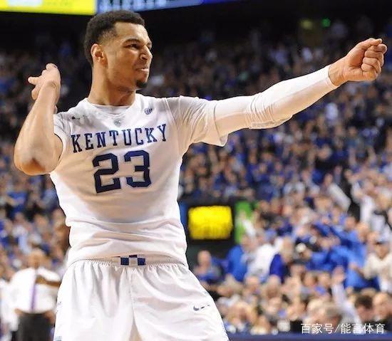 美国演员约翰尼-德普现场观看博卡比赛，并与里克尔梅合影（美国影星约翰尼·德普现身博卡比赛，与里克尔梅合影）